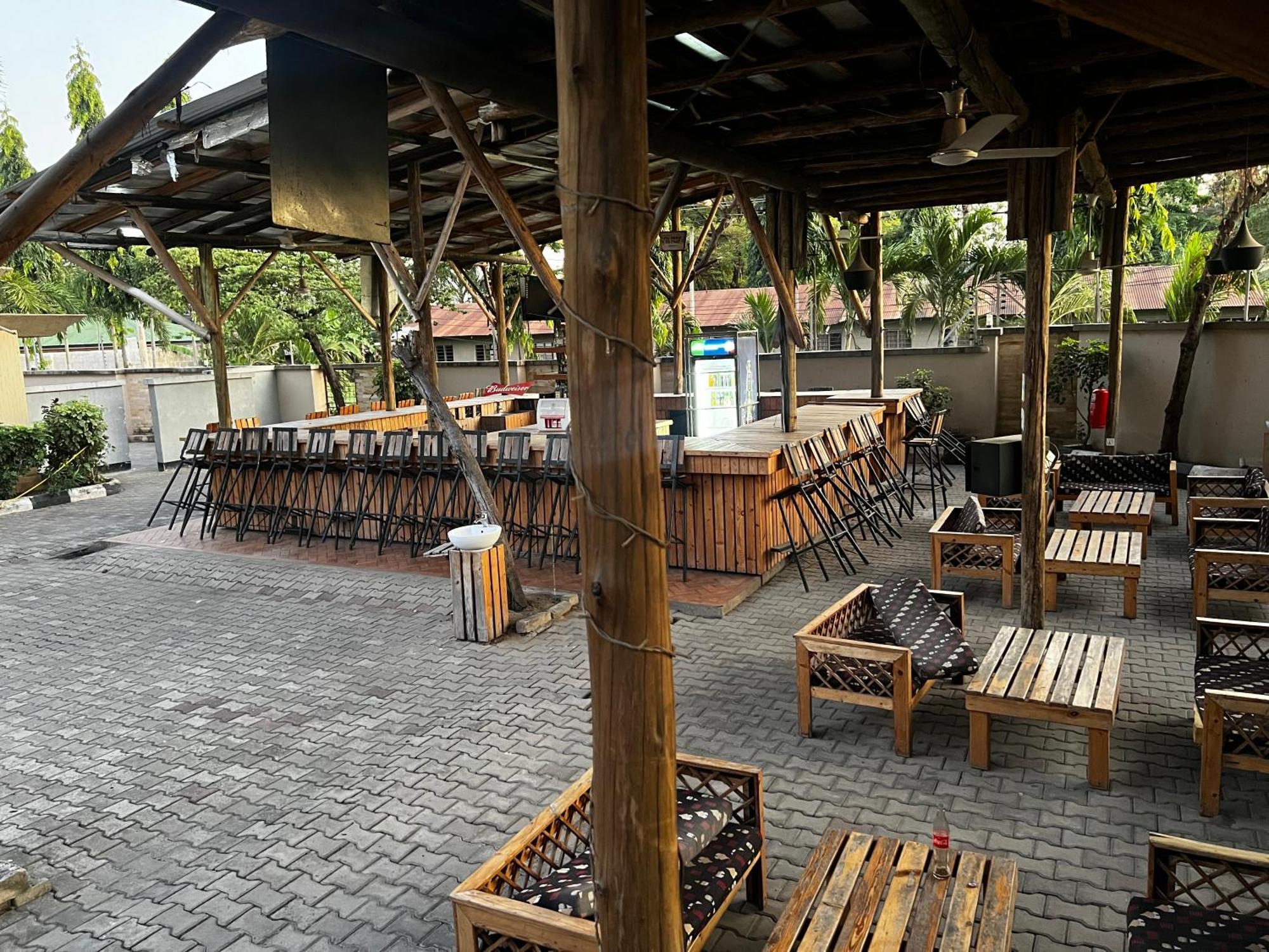 K27 Premier Backpackers Hostel Дар ес Саалам Екстериор снимка