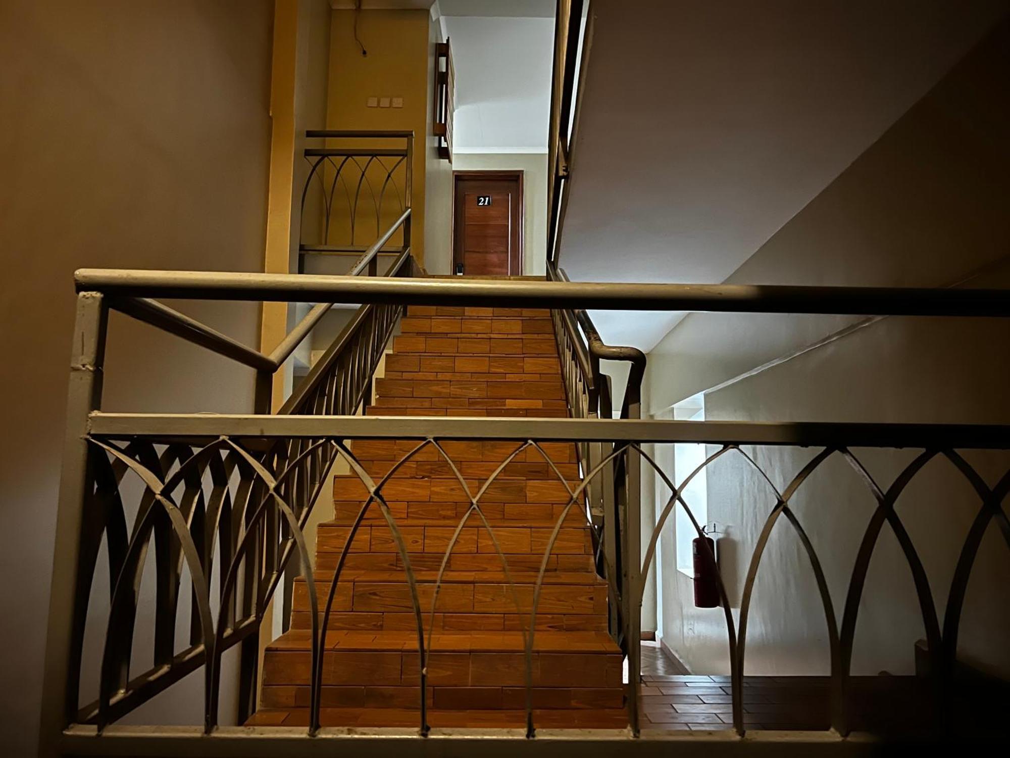 K27 Premier Backpackers Hostel Дар ес Саалам Екстериор снимка