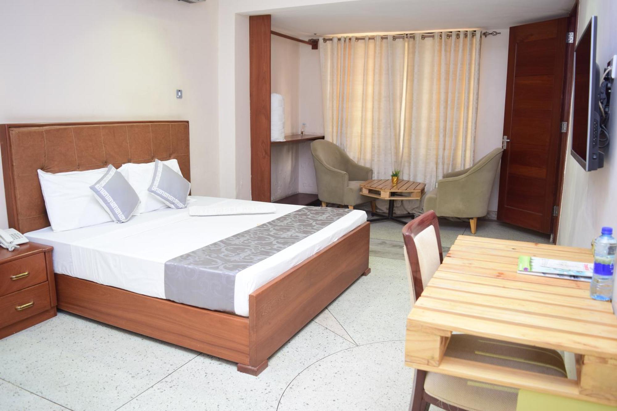 K27 Premier Backpackers Hostel Дар ес Саалам Екстериор снимка