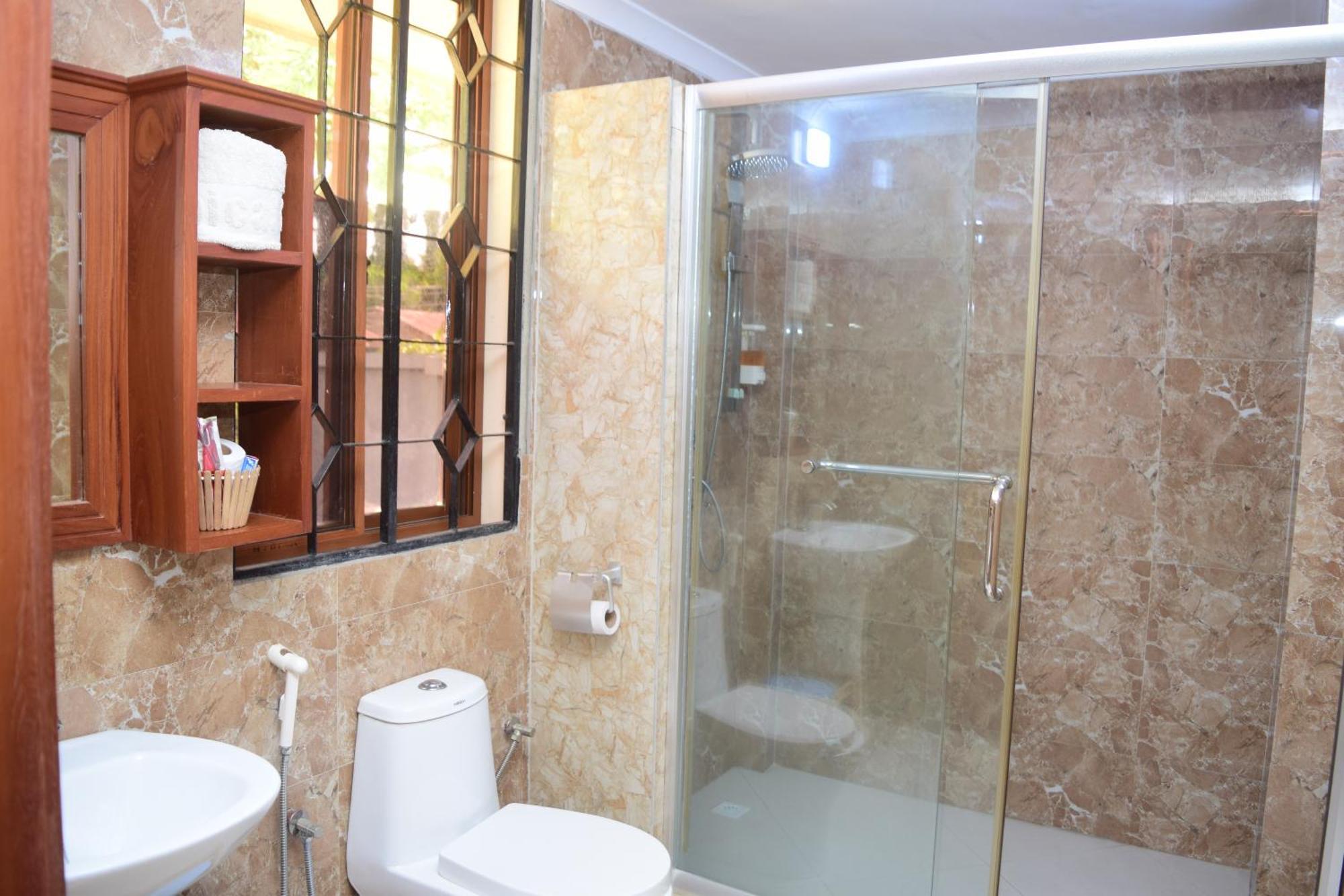 K27 Premier Backpackers Hostel Дар ес Саалам Екстериор снимка