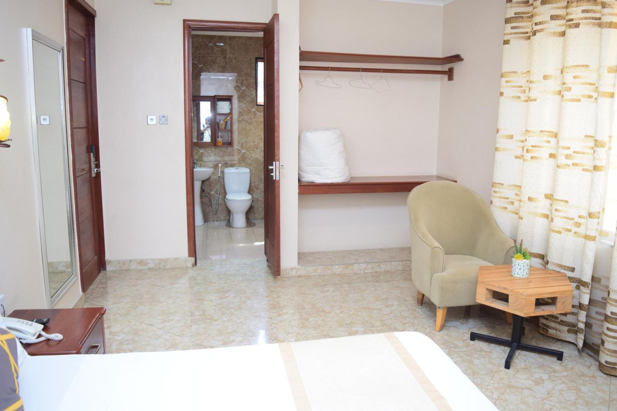 K27 Premier Backpackers Hostel Дар ес Саалам Екстериор снимка
