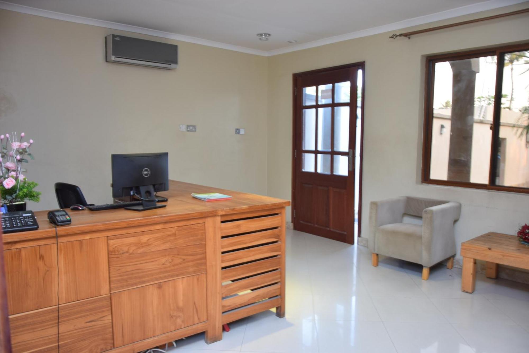 K27 Premier Backpackers Hostel Дар ес Саалам Екстериор снимка
