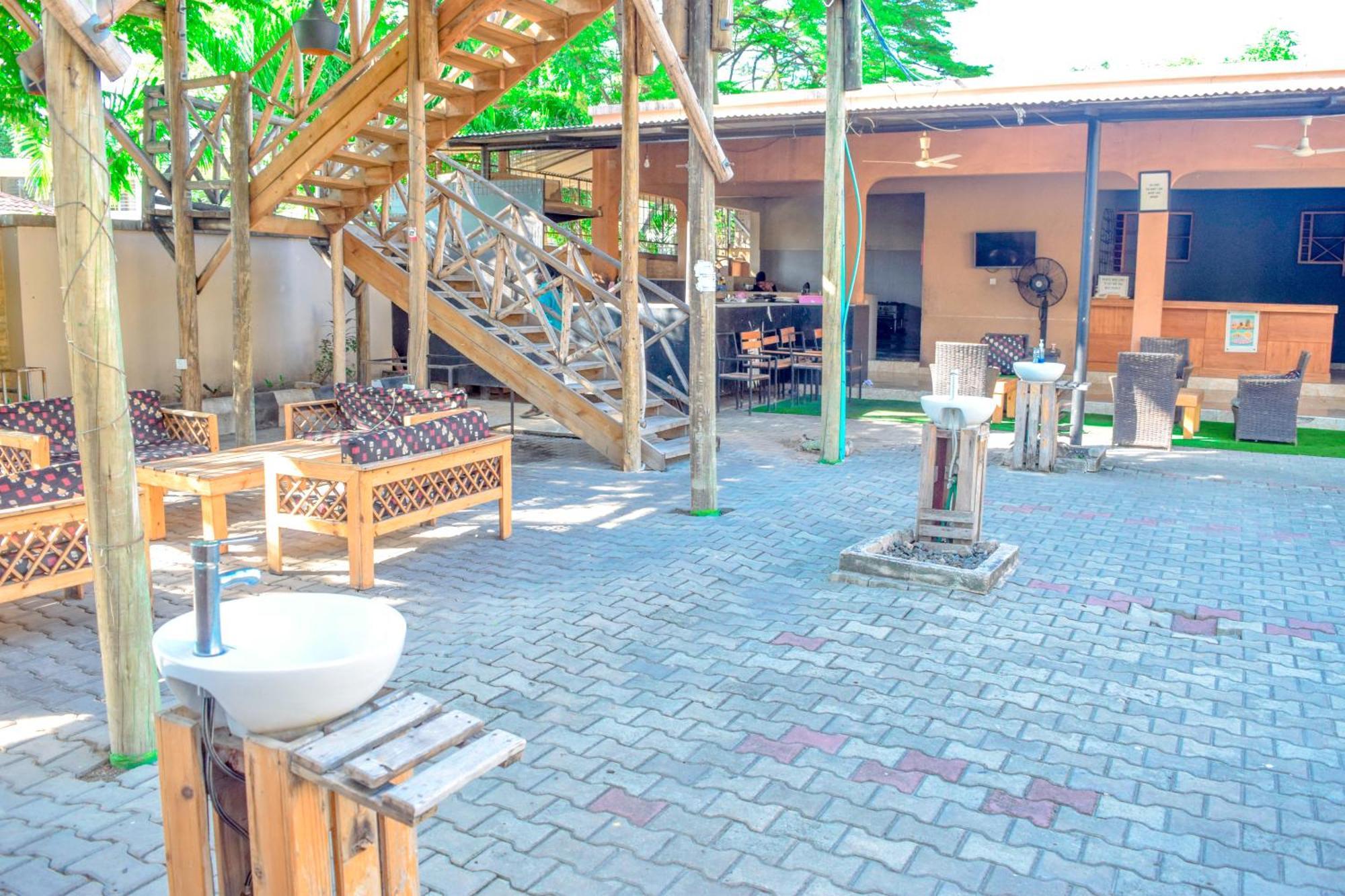 K27 Premier Backpackers Hostel Дар ес Саалам Екстериор снимка