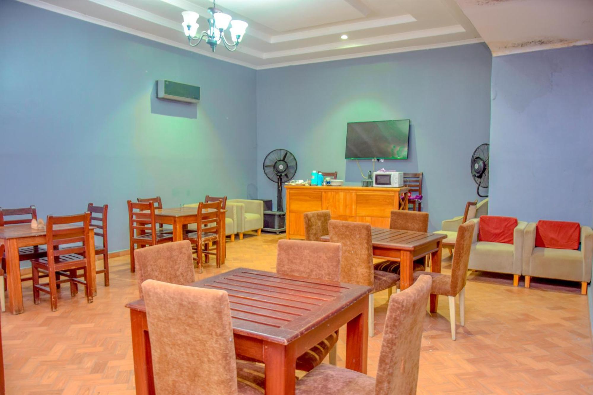 K27 Premier Backpackers Hostel Дар ес Саалам Екстериор снимка