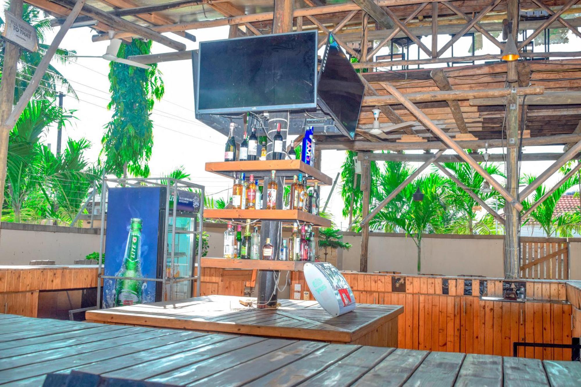 K27 Premier Backpackers Hostel Дар ес Саалам Екстериор снимка