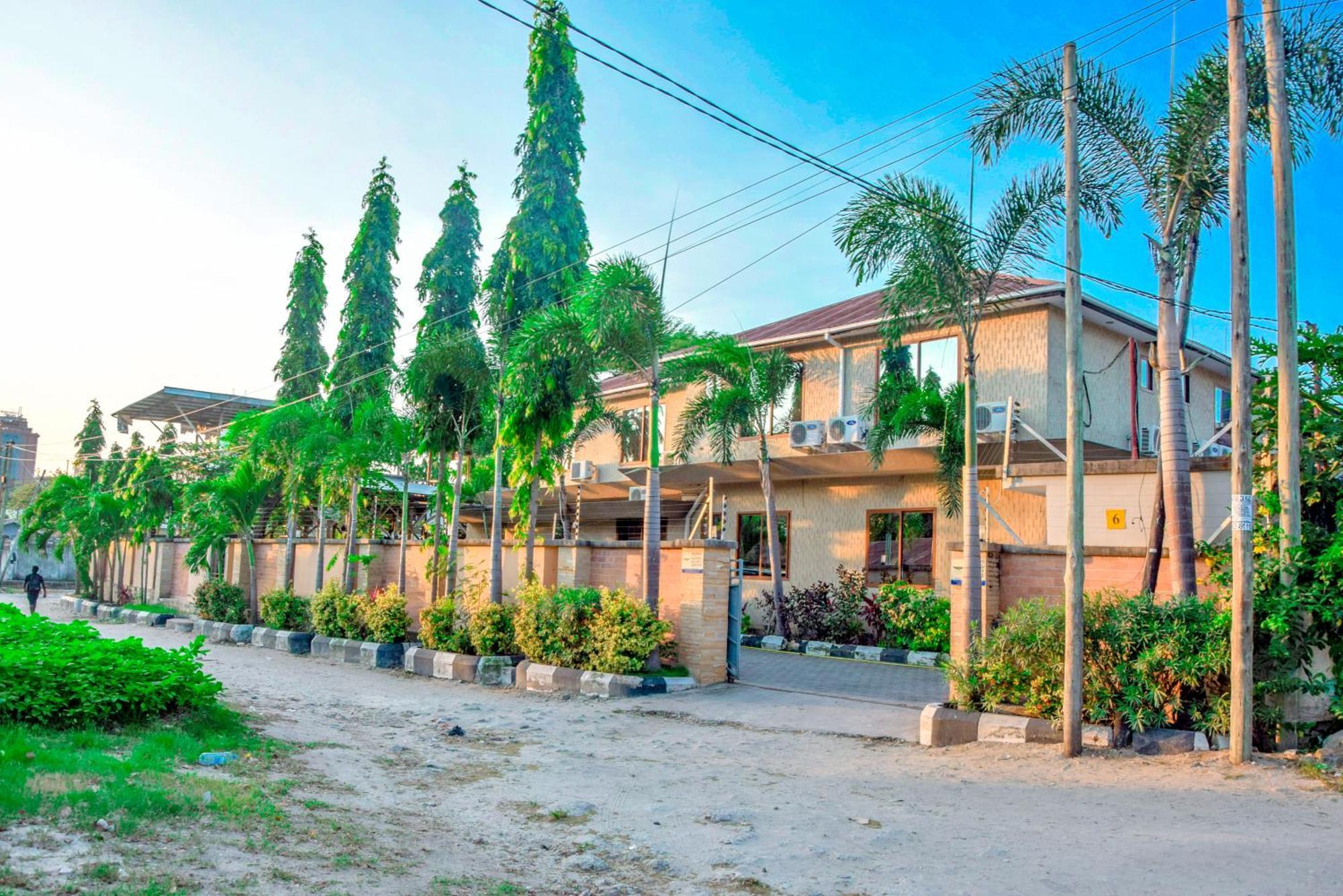 K27 Premier Backpackers Hostel Дар ес Саалам Екстериор снимка