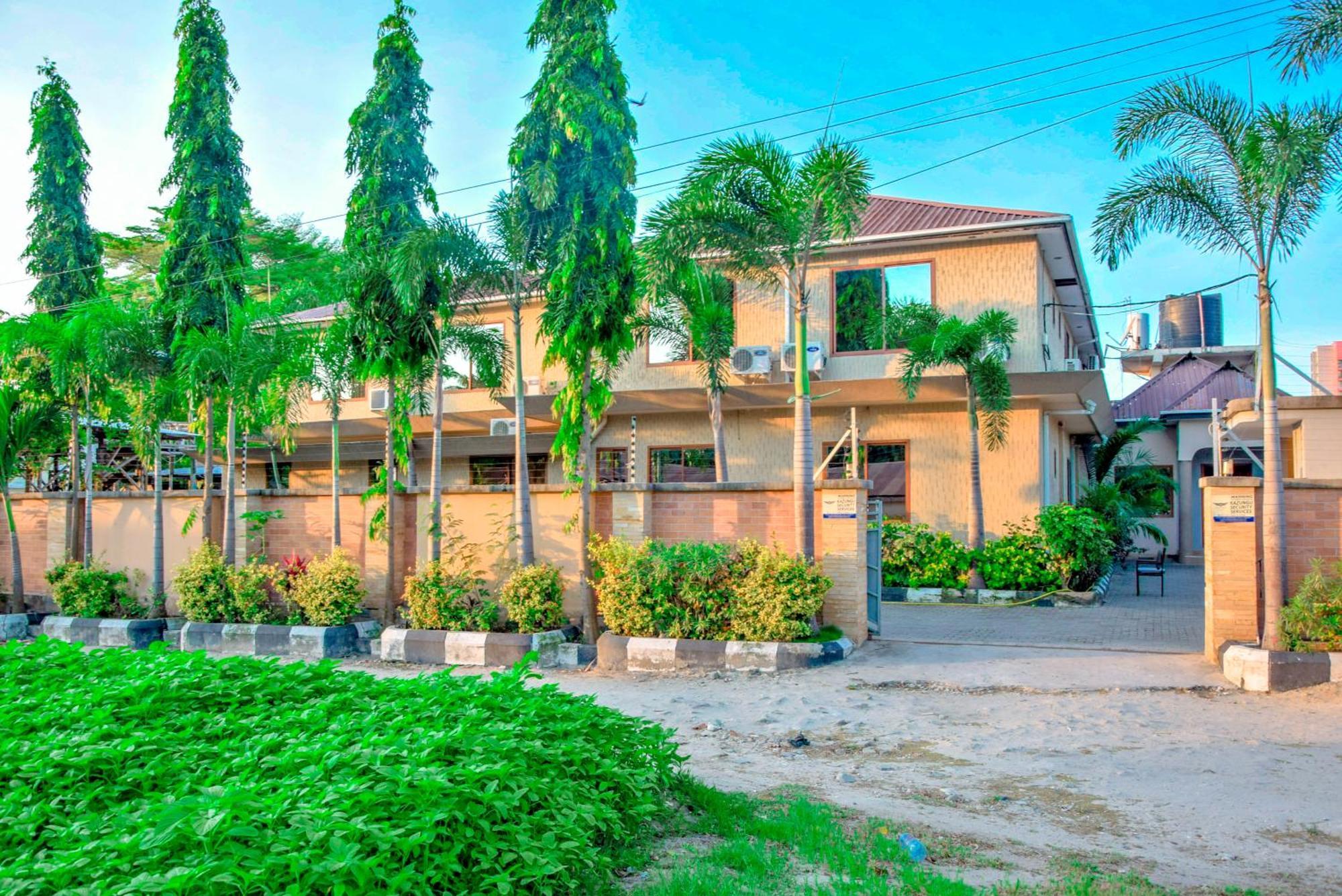 K27 Premier Backpackers Hostel Дар ес Саалам Екстериор снимка