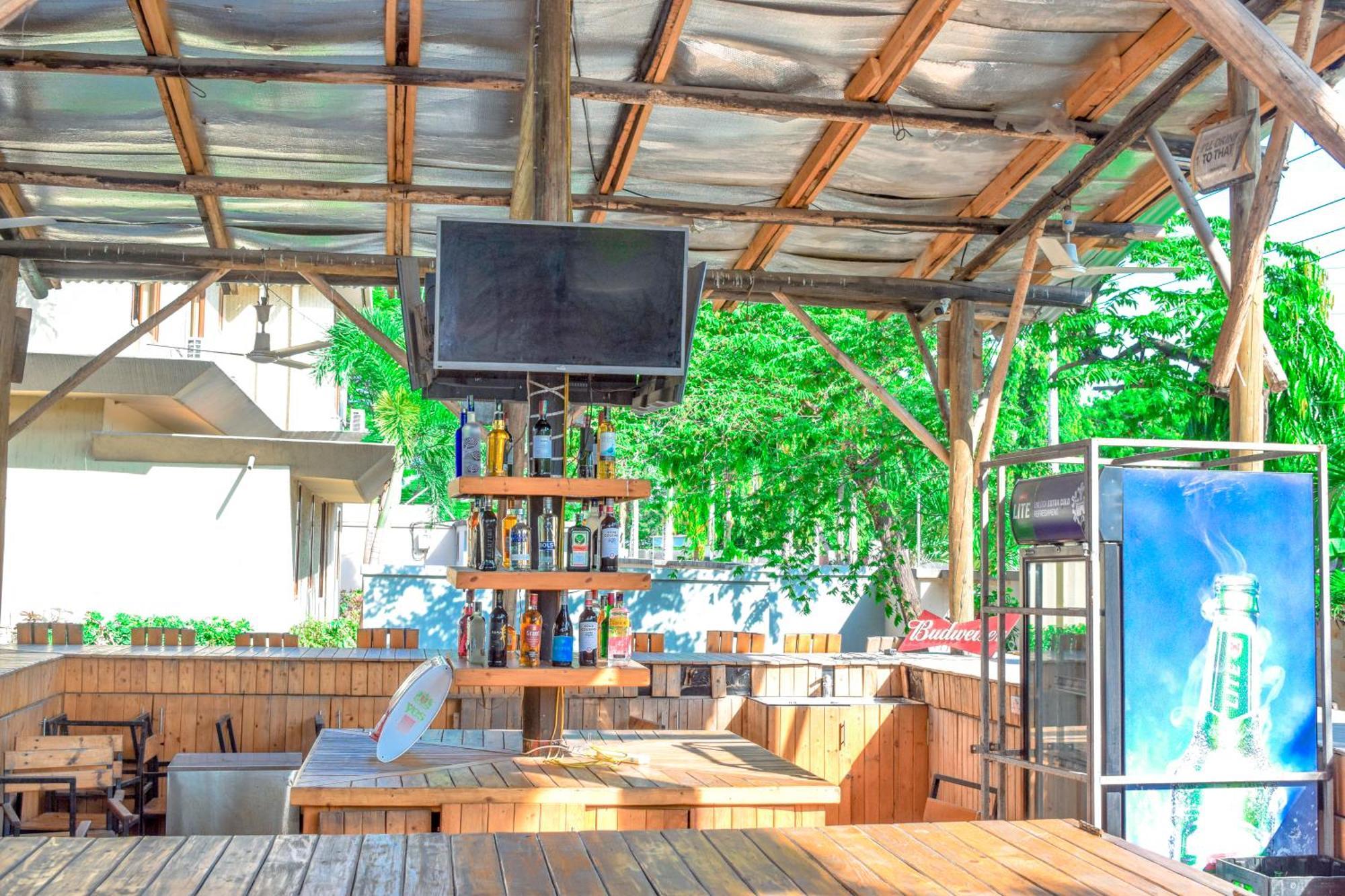 K27 Premier Backpackers Hostel Дар ес Саалам Екстериор снимка