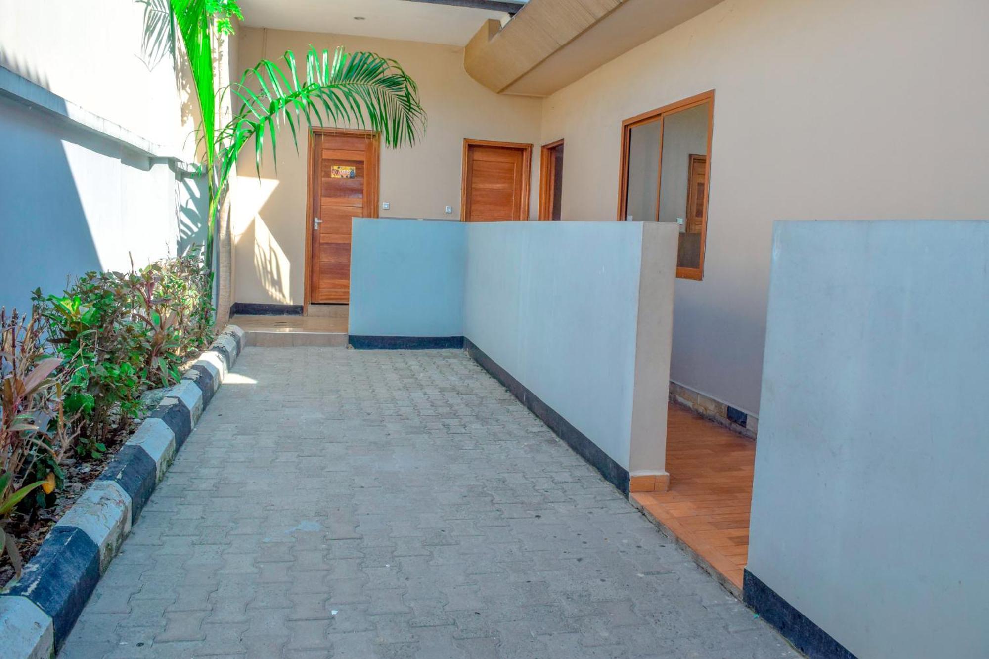 K27 Premier Backpackers Hostel Дар ес Саалам Екстериор снимка