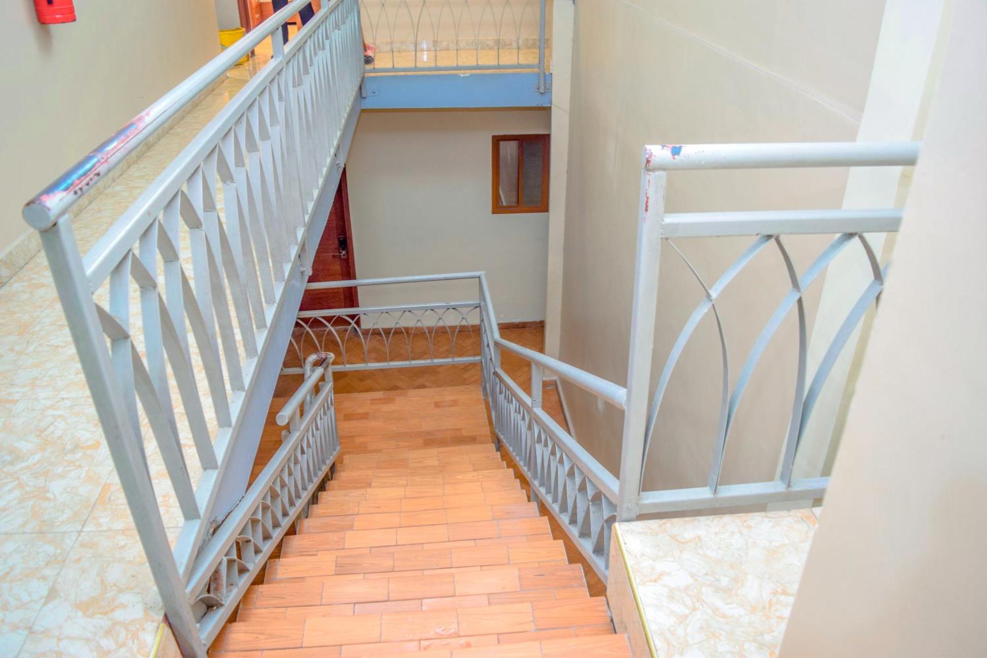 K27 Premier Backpackers Hostel Дар ес Саалам Екстериор снимка