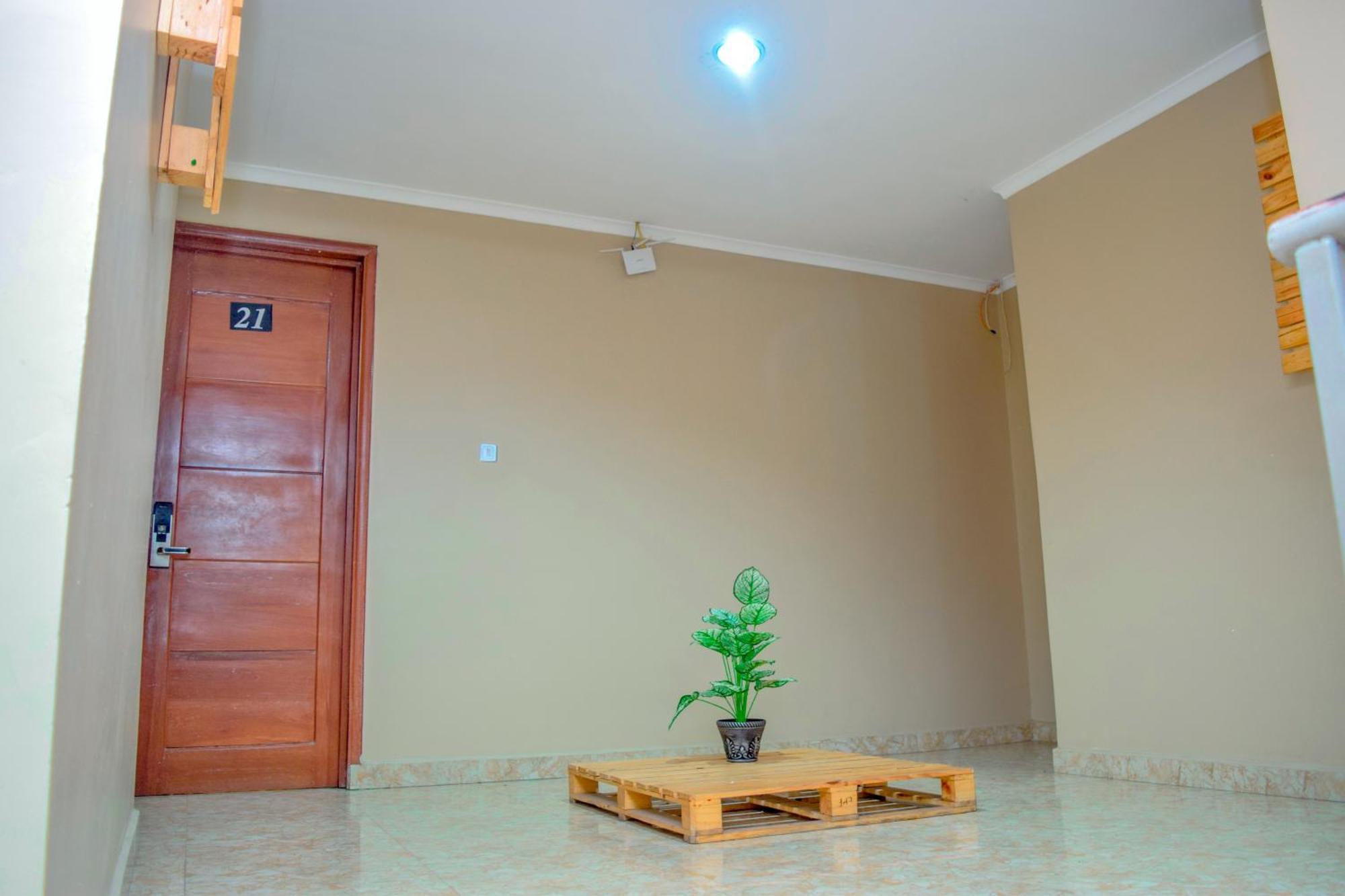 K27 Premier Backpackers Hostel Дар ес Саалам Екстериор снимка
